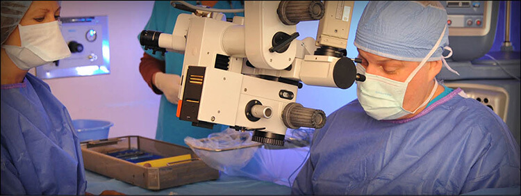website-cataract-center Ophthalmologist performing cataract surgery